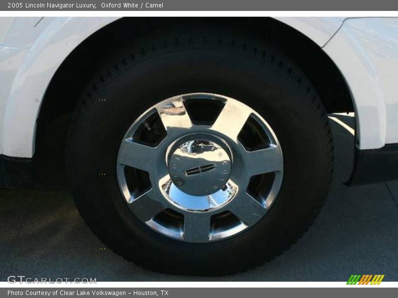 Oxford White / Camel 2005 Lincoln Navigator Luxury