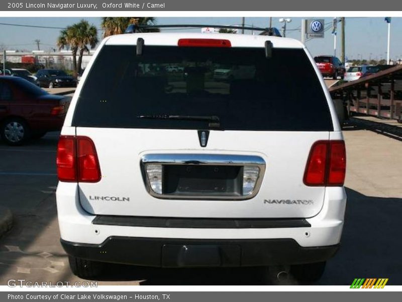 Oxford White / Camel 2005 Lincoln Navigator Luxury