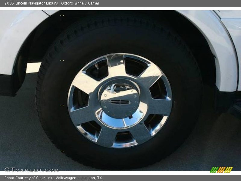 Oxford White / Camel 2005 Lincoln Navigator Luxury