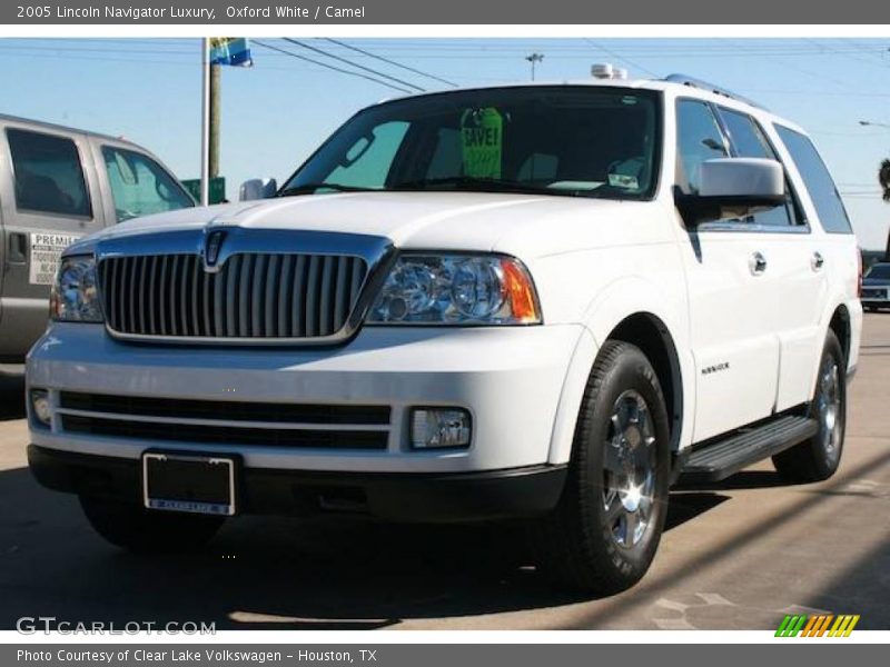 Oxford White / Camel 2005 Lincoln Navigator Luxury