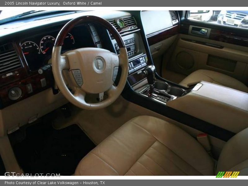 Oxford White / Camel 2005 Lincoln Navigator Luxury