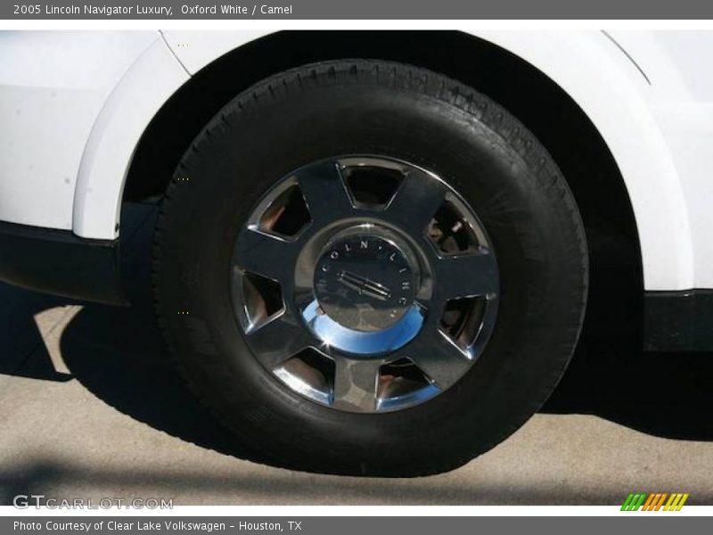 Oxford White / Camel 2005 Lincoln Navigator Luxury
