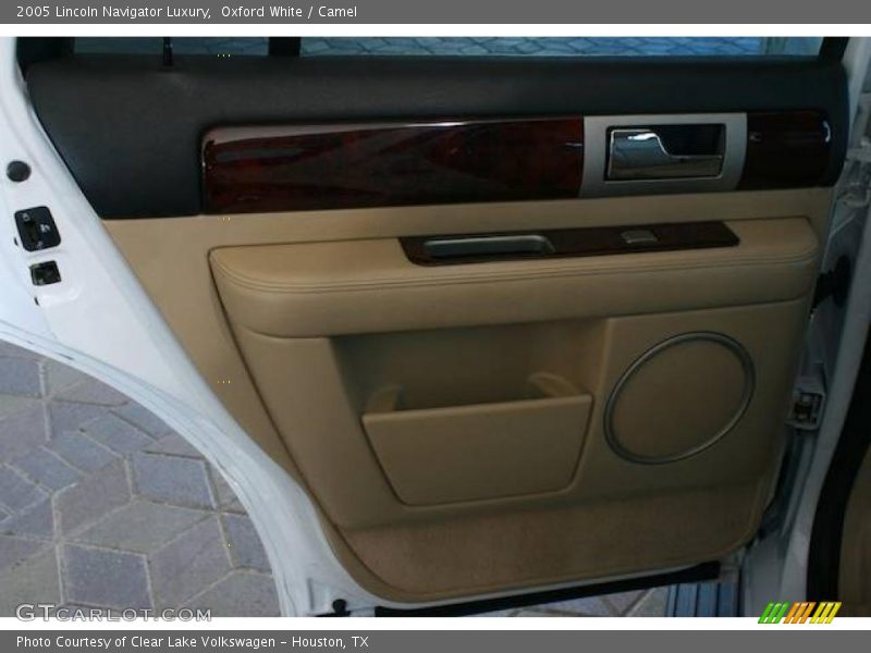 Oxford White / Camel 2005 Lincoln Navigator Luxury