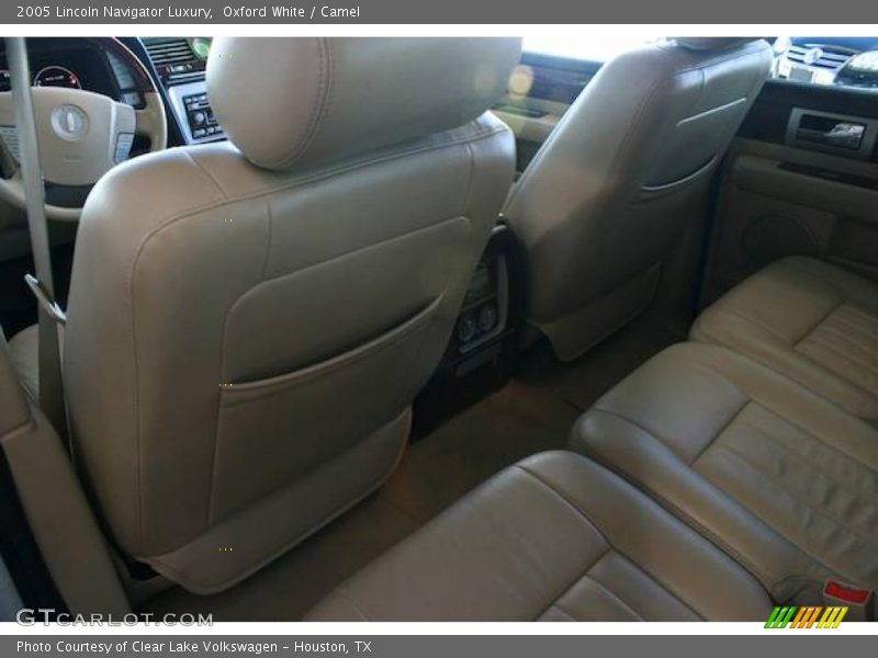 Oxford White / Camel 2005 Lincoln Navigator Luxury