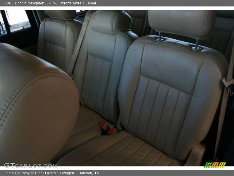 Oxford White / Camel 2005 Lincoln Navigator Luxury