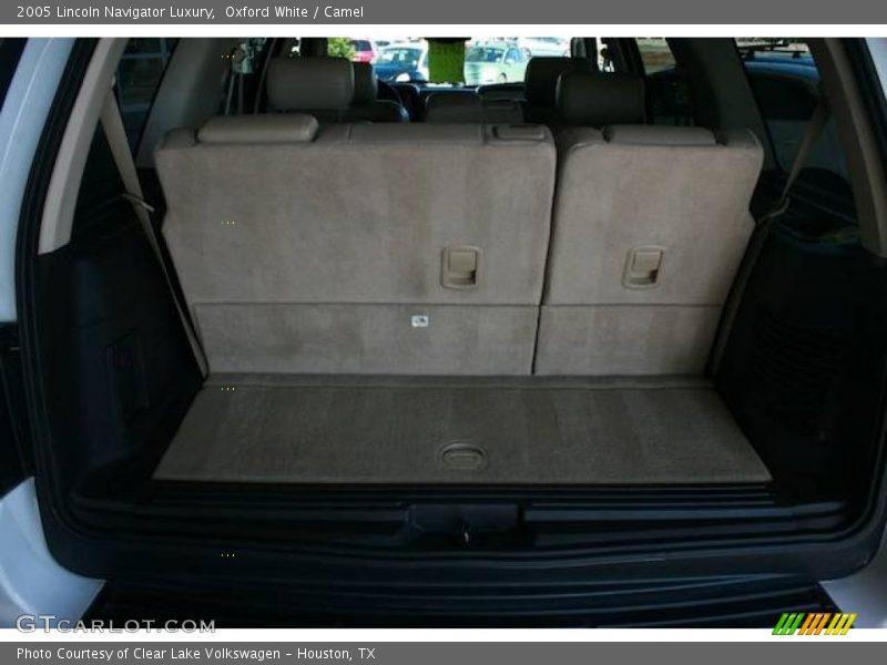 Oxford White / Camel 2005 Lincoln Navigator Luxury