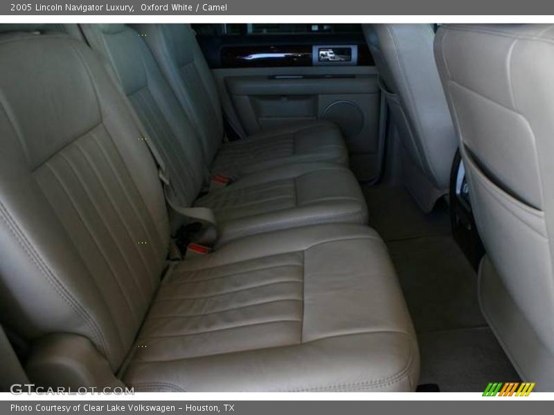 Oxford White / Camel 2005 Lincoln Navigator Luxury