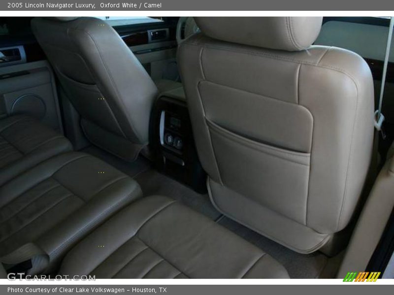 Oxford White / Camel 2005 Lincoln Navigator Luxury