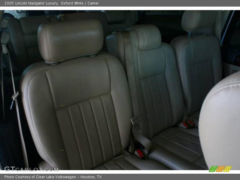 Oxford White / Camel 2005 Lincoln Navigator Luxury