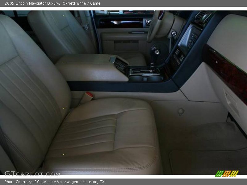 Oxford White / Camel 2005 Lincoln Navigator Luxury