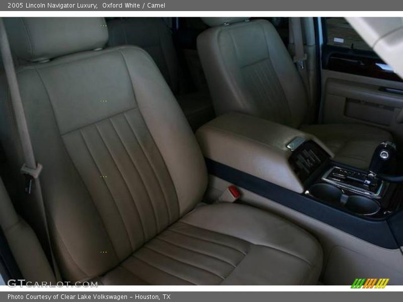 Oxford White / Camel 2005 Lincoln Navigator Luxury
