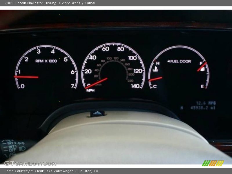 Oxford White / Camel 2005 Lincoln Navigator Luxury