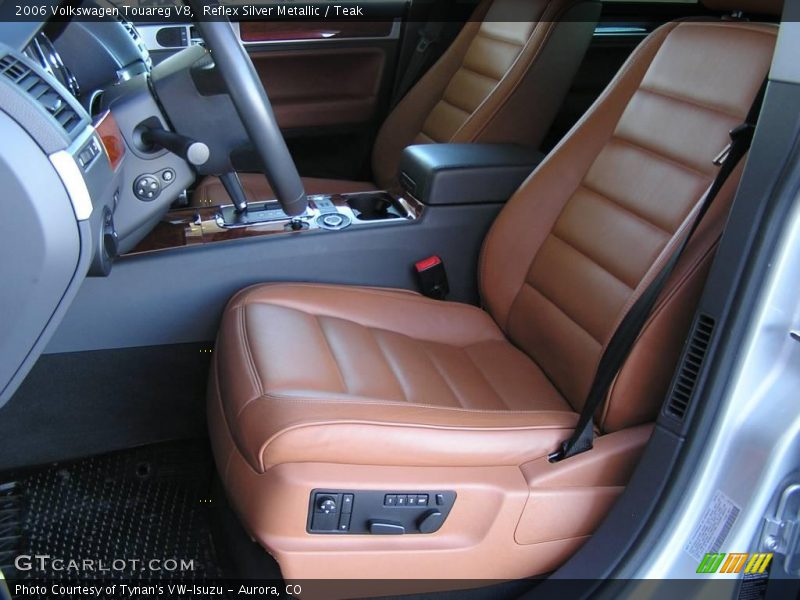 Reflex Silver Metallic / Teak 2006 Volkswagen Touareg V8
