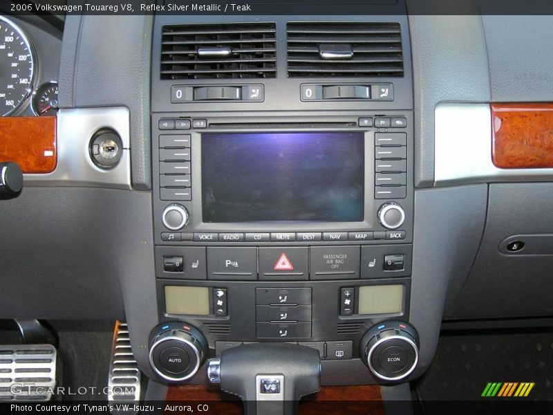 Reflex Silver Metallic / Teak 2006 Volkswagen Touareg V8