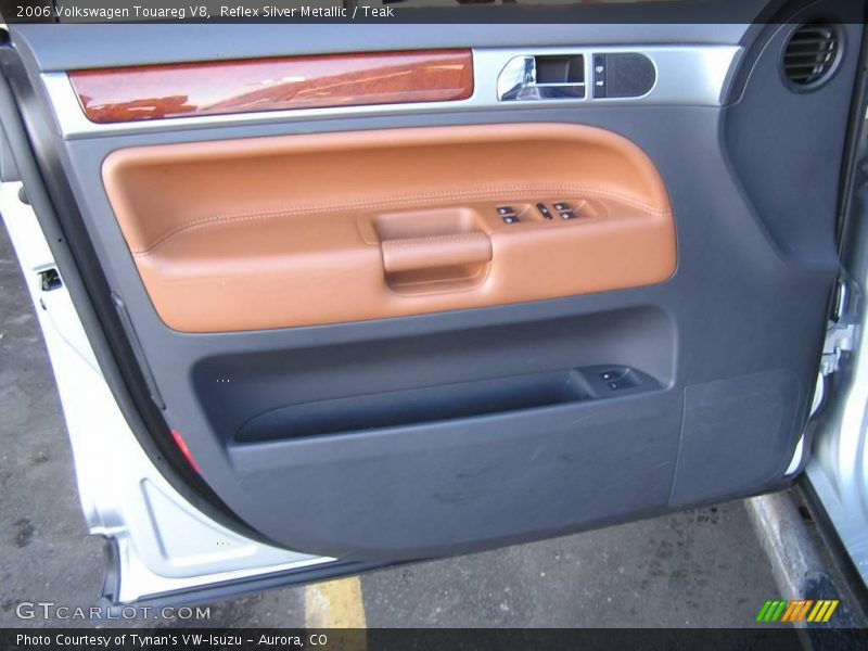 Reflex Silver Metallic / Teak 2006 Volkswagen Touareg V8