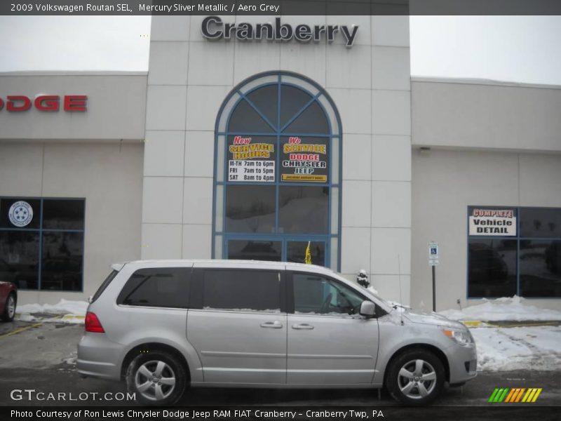 Mercury Sliver Metallic / Aero Grey 2009 Volkswagen Routan SEL
