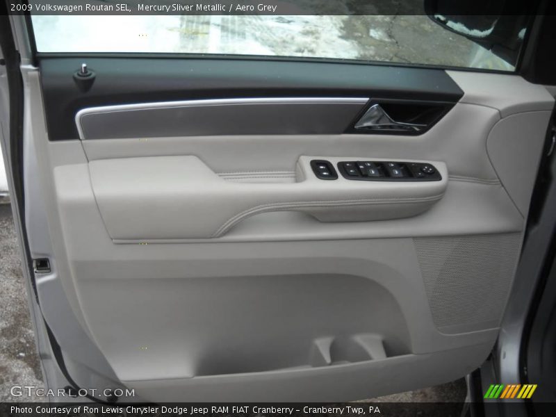Mercury Sliver Metallic / Aero Grey 2009 Volkswagen Routan SEL