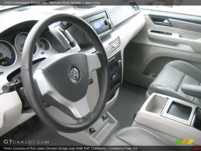 Mercury Sliver Metallic / Aero Grey 2009 Volkswagen Routan SEL