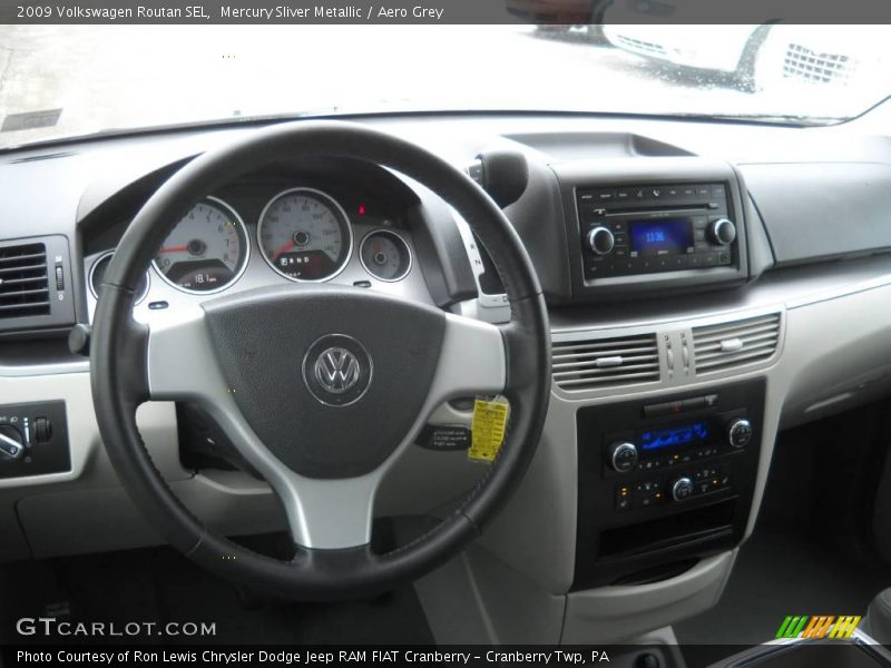 Mercury Sliver Metallic / Aero Grey 2009 Volkswagen Routan SEL