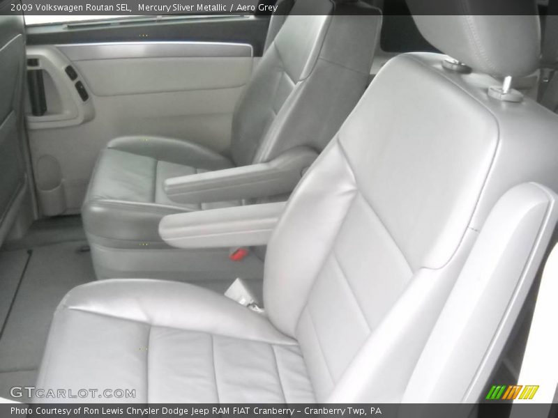 Mercury Sliver Metallic / Aero Grey 2009 Volkswagen Routan SEL