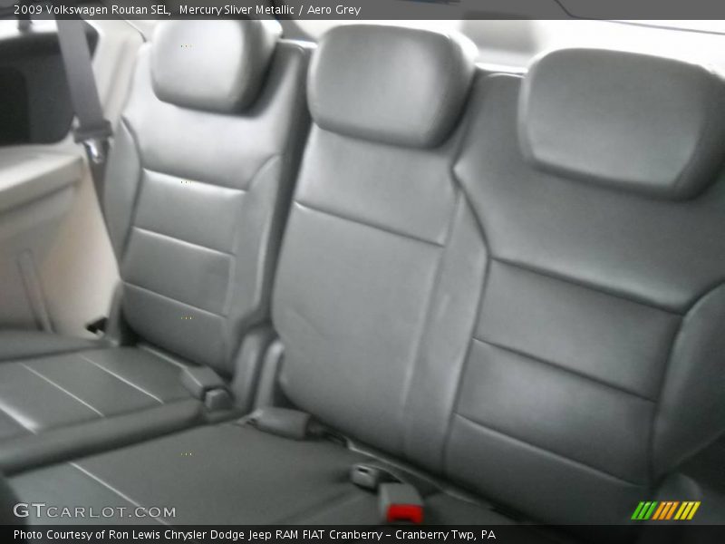 Mercury Sliver Metallic / Aero Grey 2009 Volkswagen Routan SEL