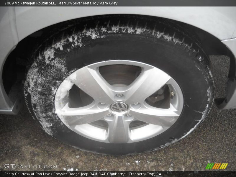 Mercury Sliver Metallic / Aero Grey 2009 Volkswagen Routan SEL