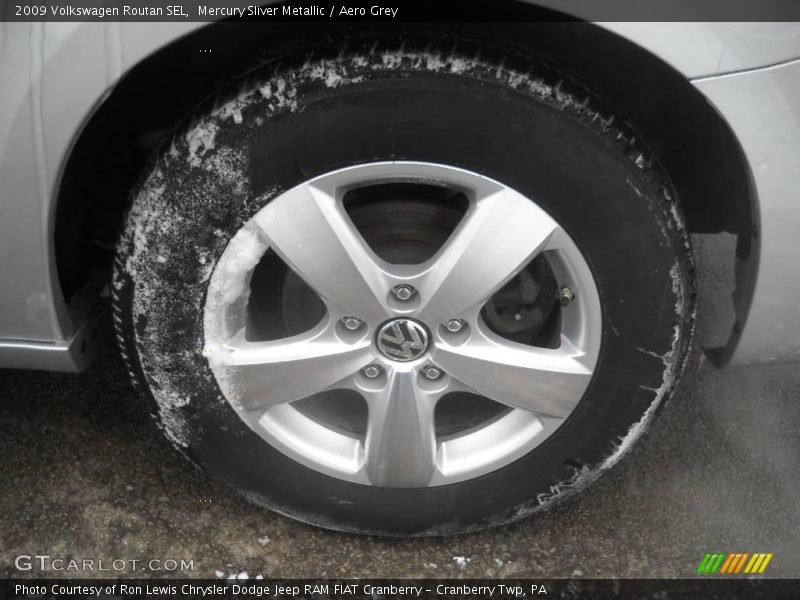 Mercury Sliver Metallic / Aero Grey 2009 Volkswagen Routan SEL