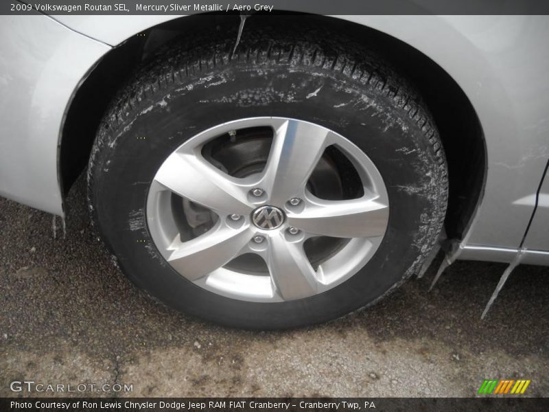 Mercury Sliver Metallic / Aero Grey 2009 Volkswagen Routan SEL