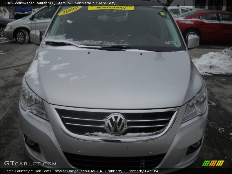 Mercury Sliver Metallic / Aero Grey 2009 Volkswagen Routan SEL