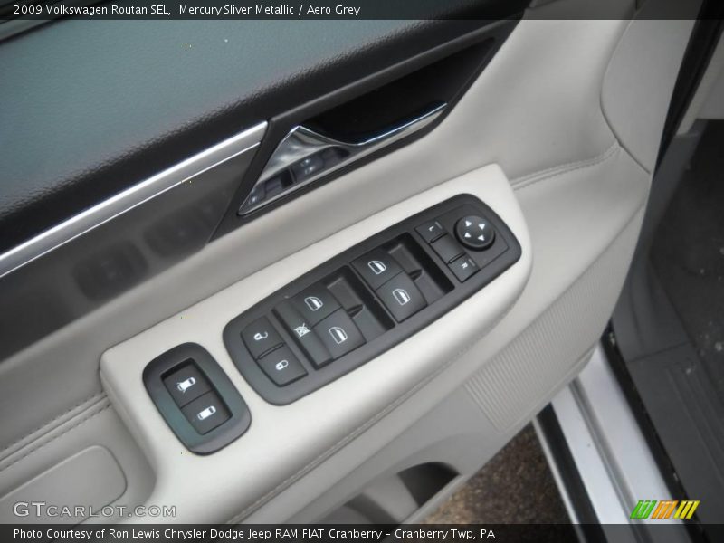 Mercury Sliver Metallic / Aero Grey 2009 Volkswagen Routan SEL
