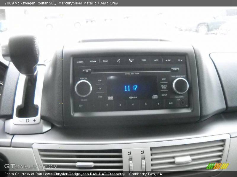 Mercury Sliver Metallic / Aero Grey 2009 Volkswagen Routan SEL