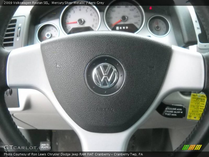 Mercury Sliver Metallic / Aero Grey 2009 Volkswagen Routan SEL