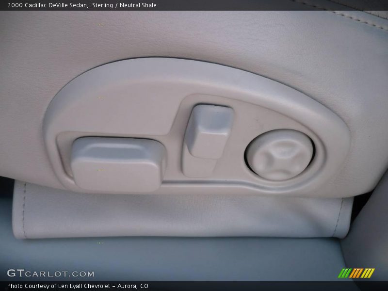 Sterling / Neutral Shale 2000 Cadillac DeVille Sedan