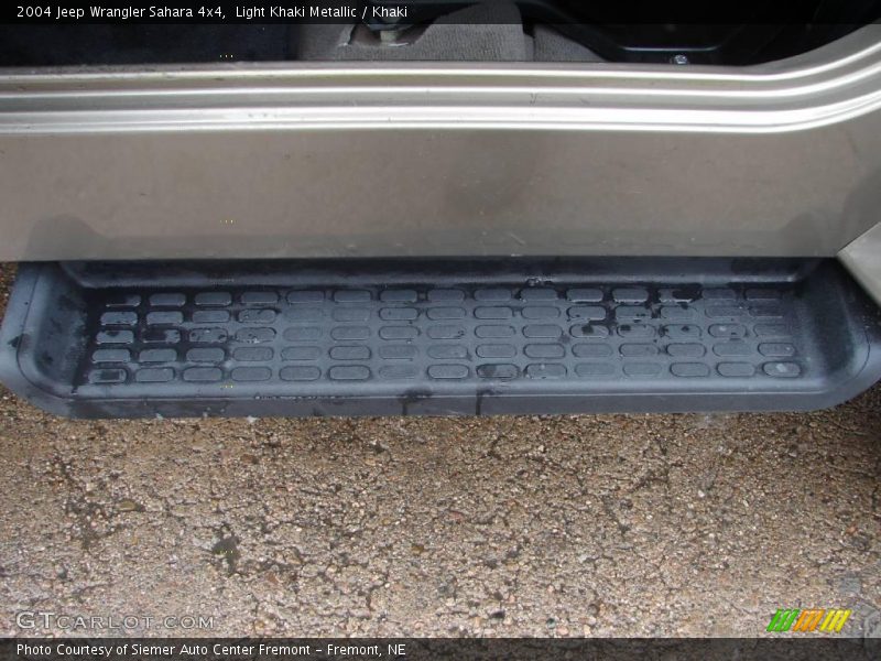 Light Khaki Metallic / Khaki 2004 Jeep Wrangler Sahara 4x4
