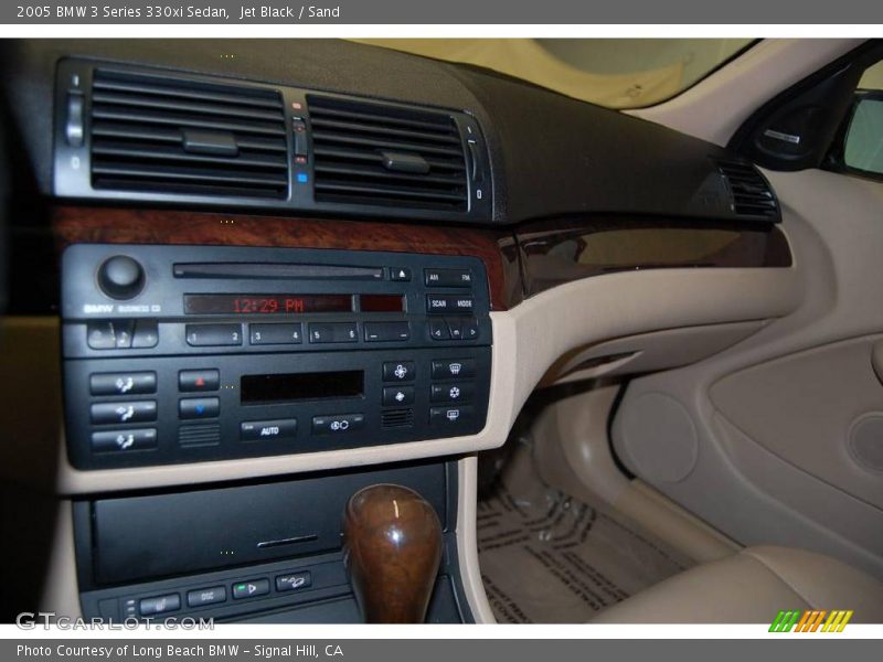 Jet Black / Sand 2005 BMW 3 Series 330xi Sedan