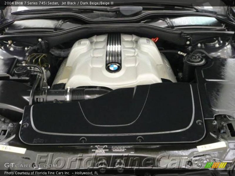 Jet Black / Dark Beige/Beige III 2004 BMW 7 Series 745i Sedan
