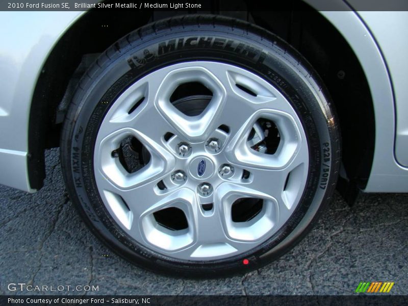 Brilliant Silver Metallic / Medium Light Stone 2010 Ford Fusion SE