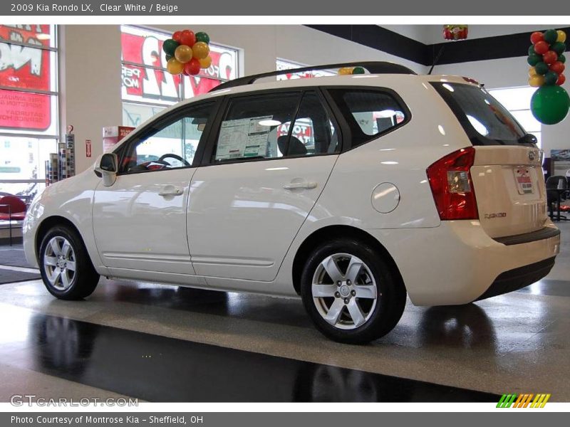 Clear White / Beige 2009 Kia Rondo LX