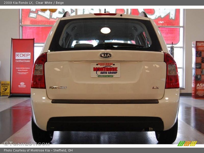 Clear White / Beige 2009 Kia Rondo LX
