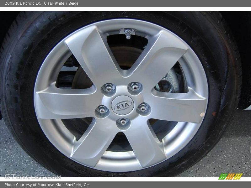 Clear White / Beige 2009 Kia Rondo LX