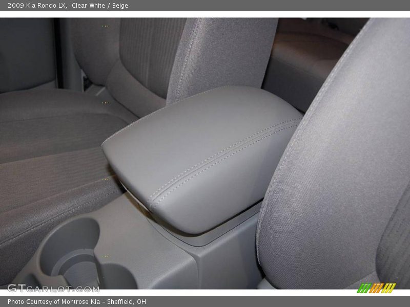 Clear White / Beige 2009 Kia Rondo LX