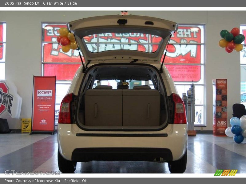 Clear White / Beige 2009 Kia Rondo LX