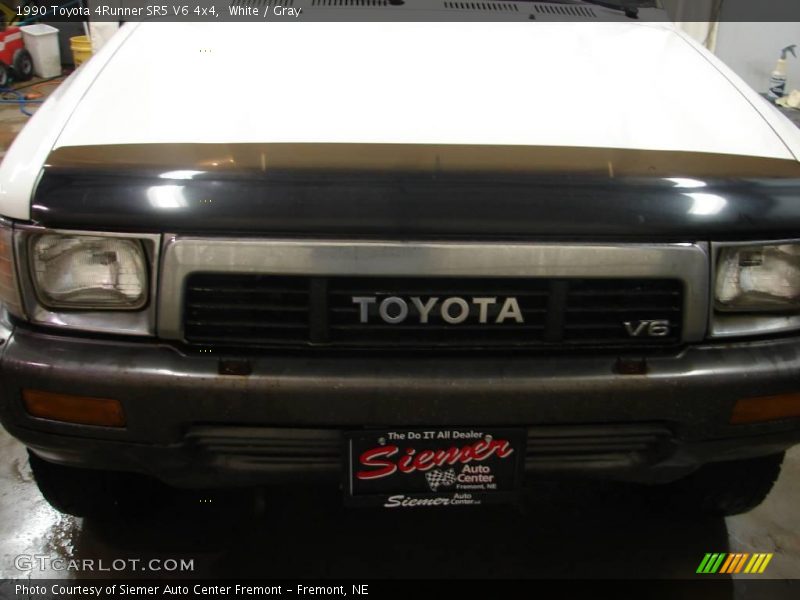 White / Gray 1990 Toyota 4Runner SR5 V6 4x4
