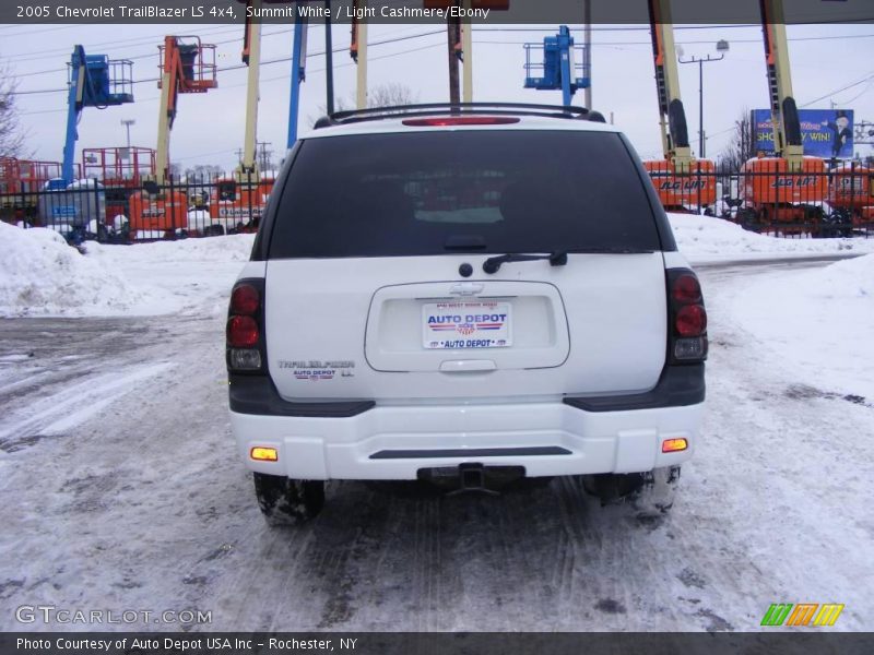 Summit White / Light Cashmere/Ebony 2005 Chevrolet TrailBlazer LS 4x4