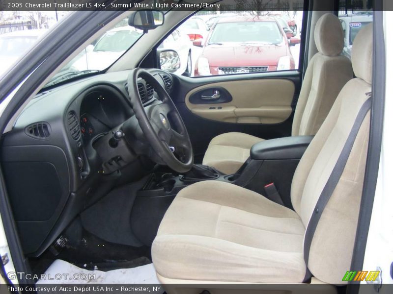 Summit White / Light Cashmere/Ebony 2005 Chevrolet TrailBlazer LS 4x4