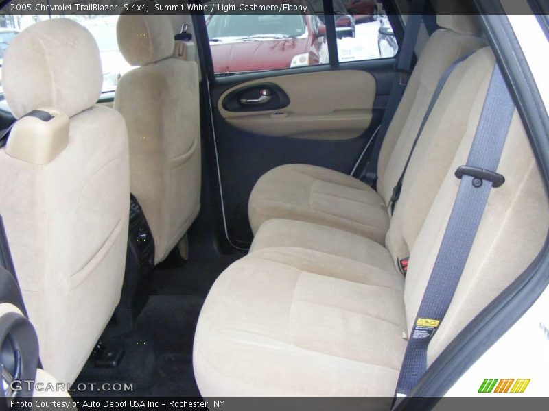 Summit White / Light Cashmere/Ebony 2005 Chevrolet TrailBlazer LS 4x4