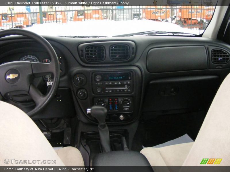 Summit White / Light Cashmere/Ebony 2005 Chevrolet TrailBlazer LS 4x4