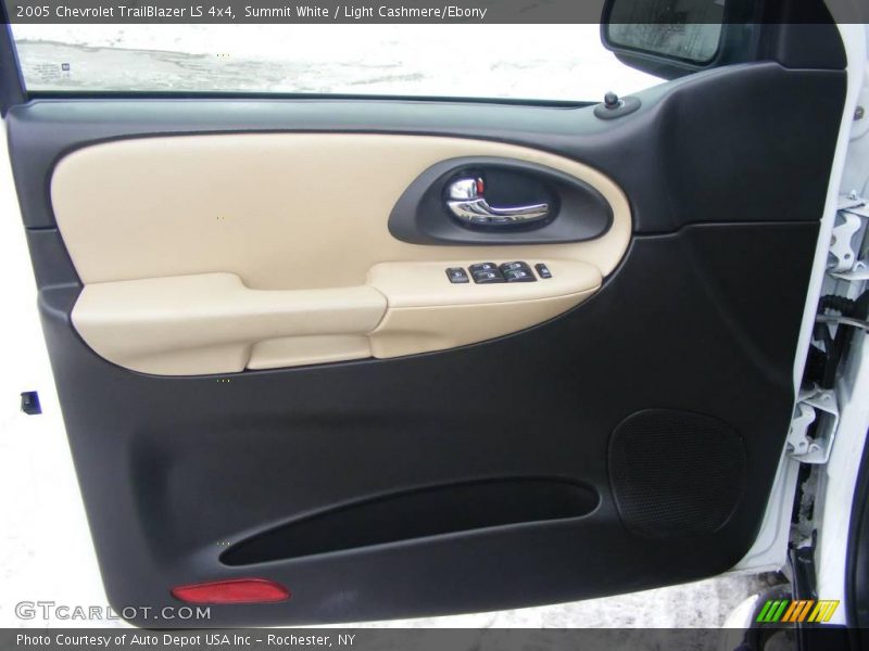 Summit White / Light Cashmere/Ebony 2005 Chevrolet TrailBlazer LS 4x4