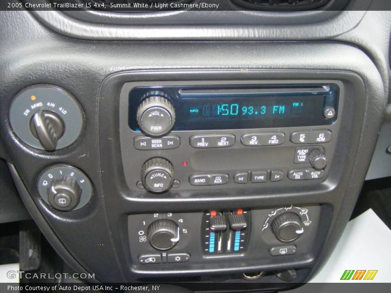 Summit White / Light Cashmere/Ebony 2005 Chevrolet TrailBlazer LS 4x4