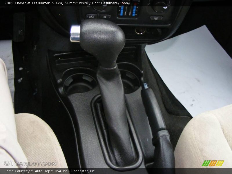 Summit White / Light Cashmere/Ebony 2005 Chevrolet TrailBlazer LS 4x4